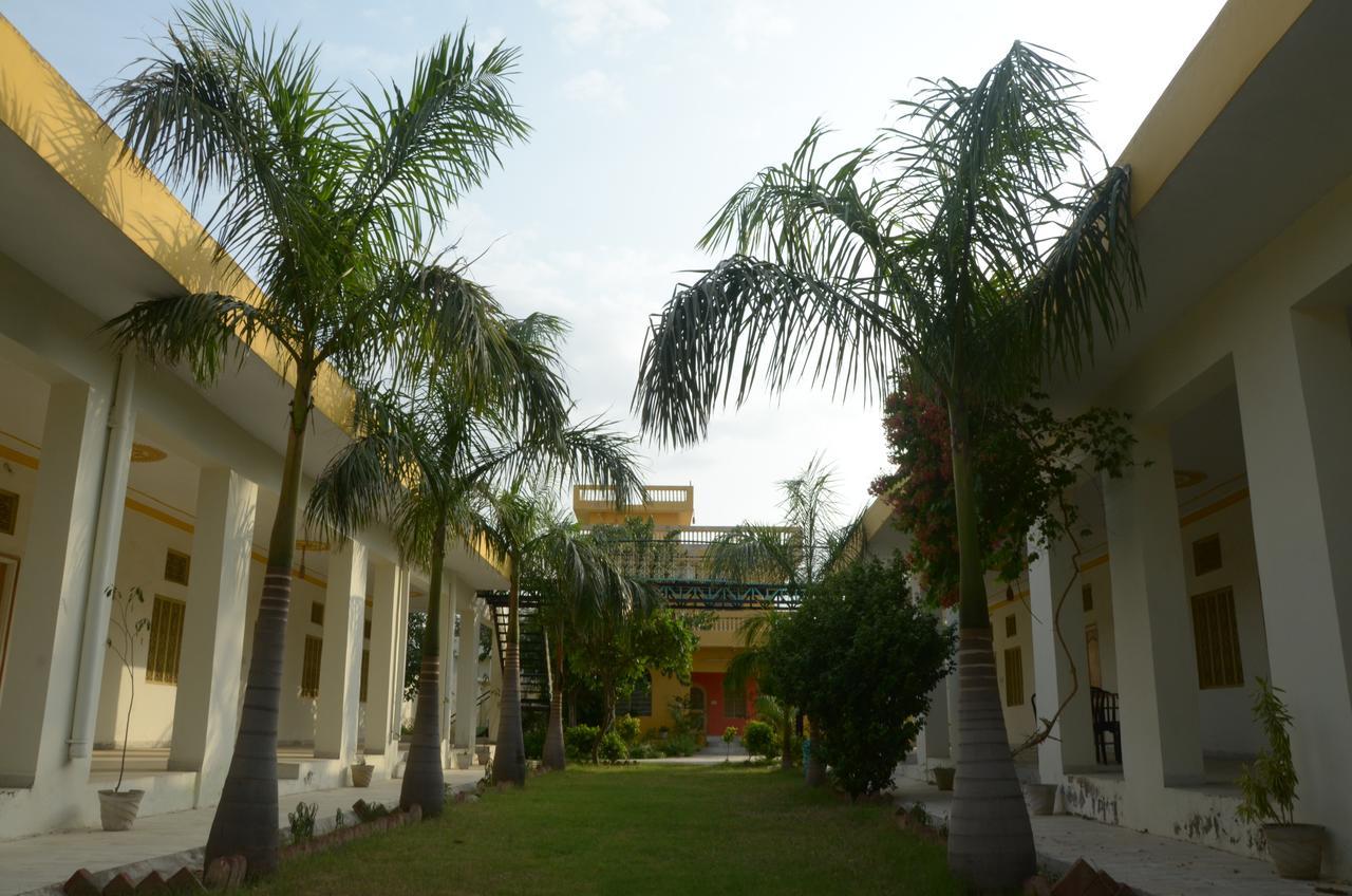 Oyo 10936 Rajasthan Resort Пушкар Екстериор снимка