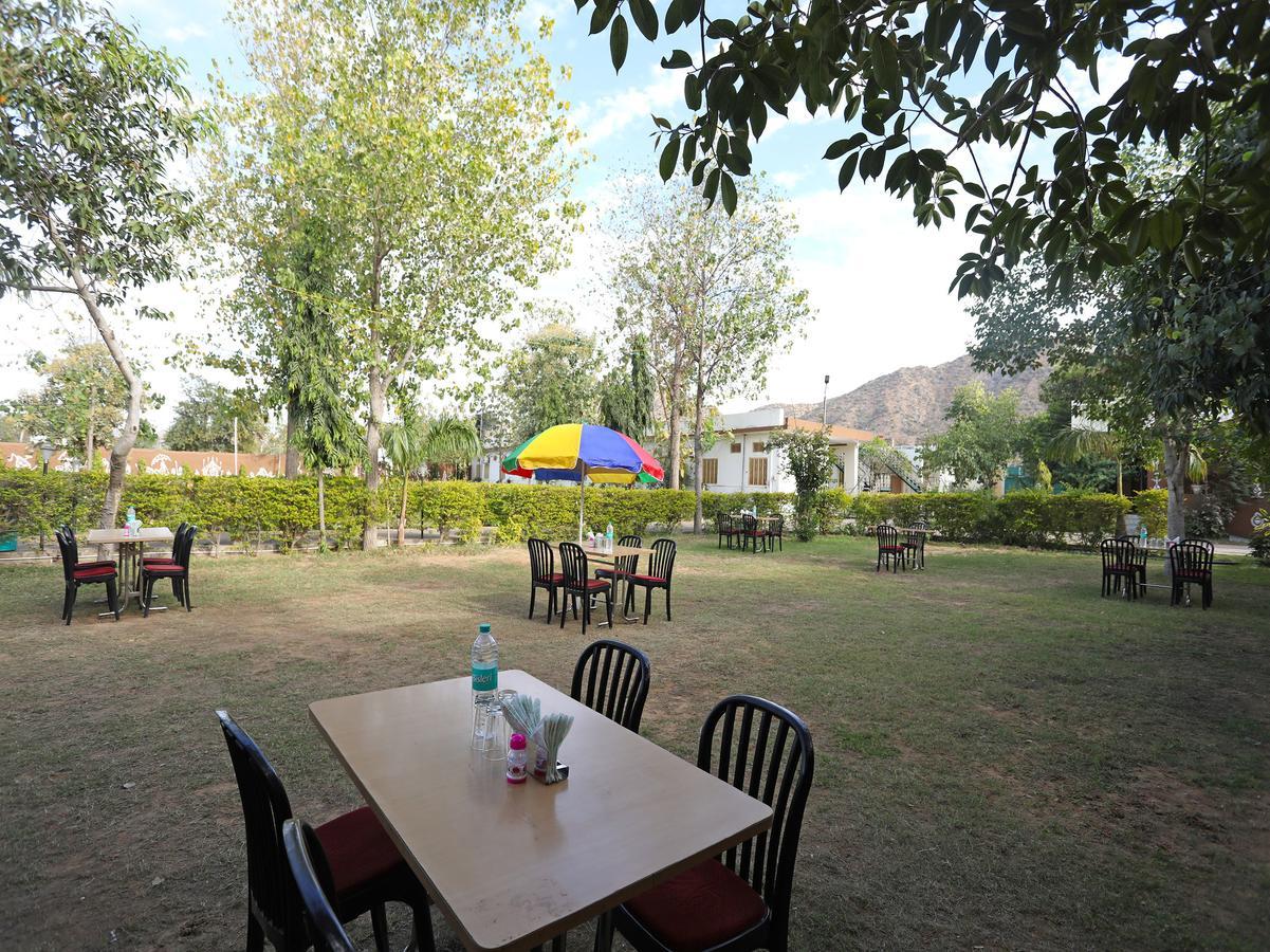Oyo 10936 Rajasthan Resort Пушкар Екстериор снимка