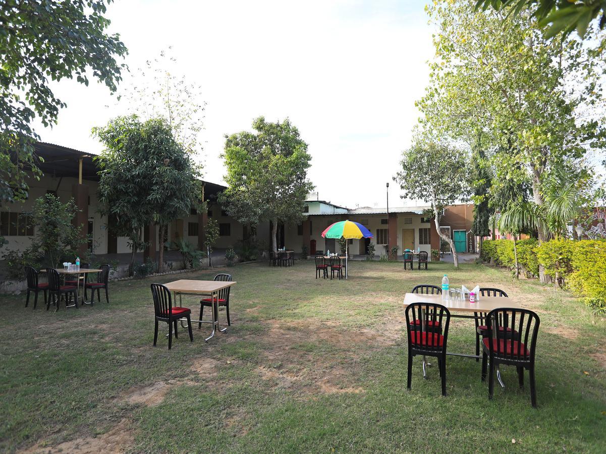 Oyo 10936 Rajasthan Resort Пушкар Екстериор снимка